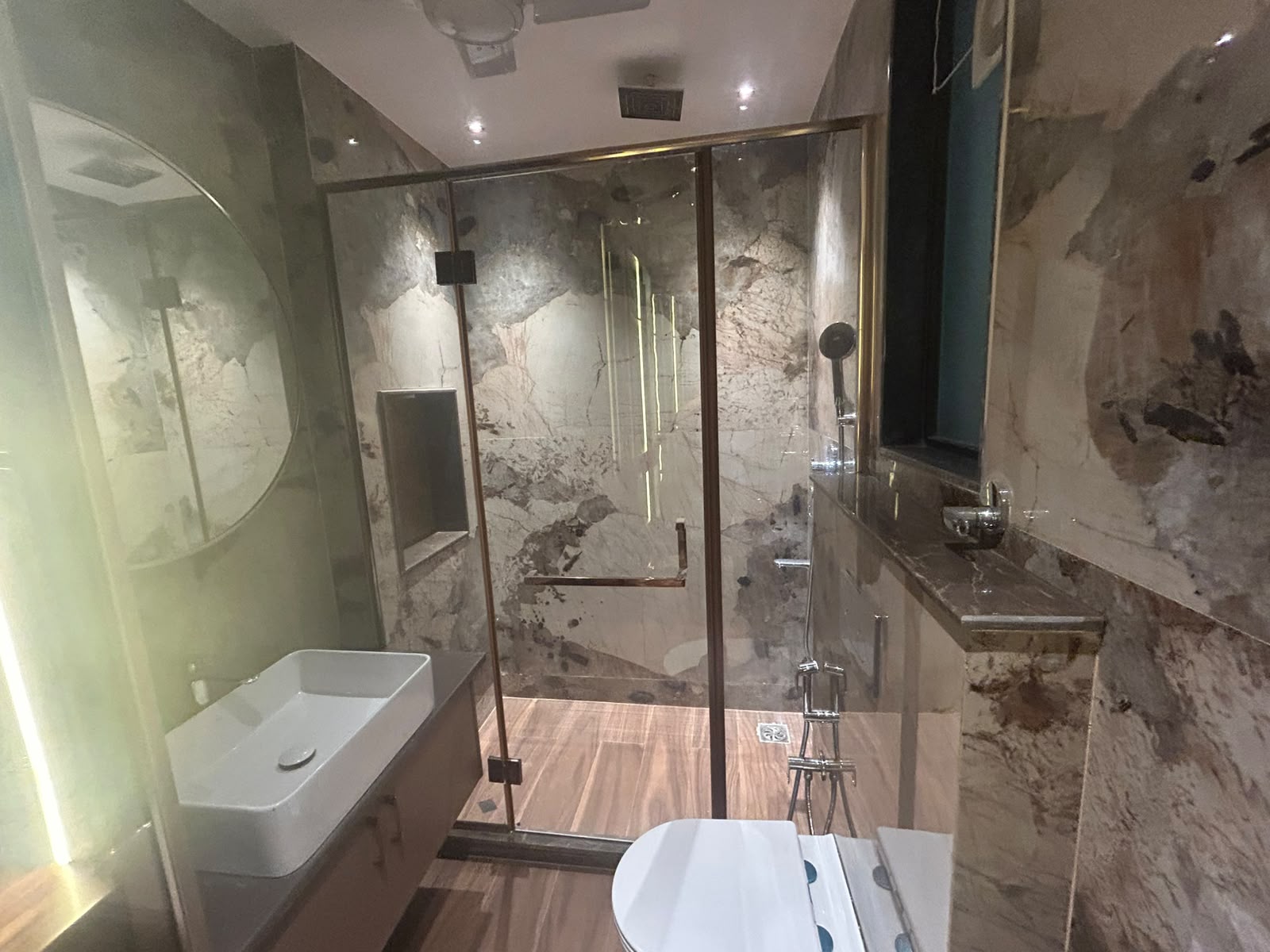 4 BHK Builder Floor for Rent — photo 5 of 6