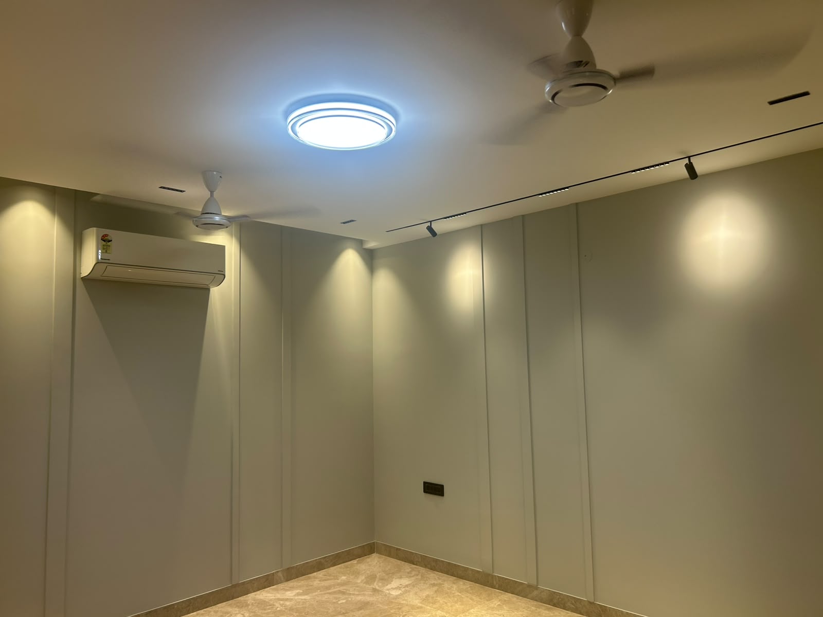 4 BHK Builder Floor for Rent — photo 1 of 6