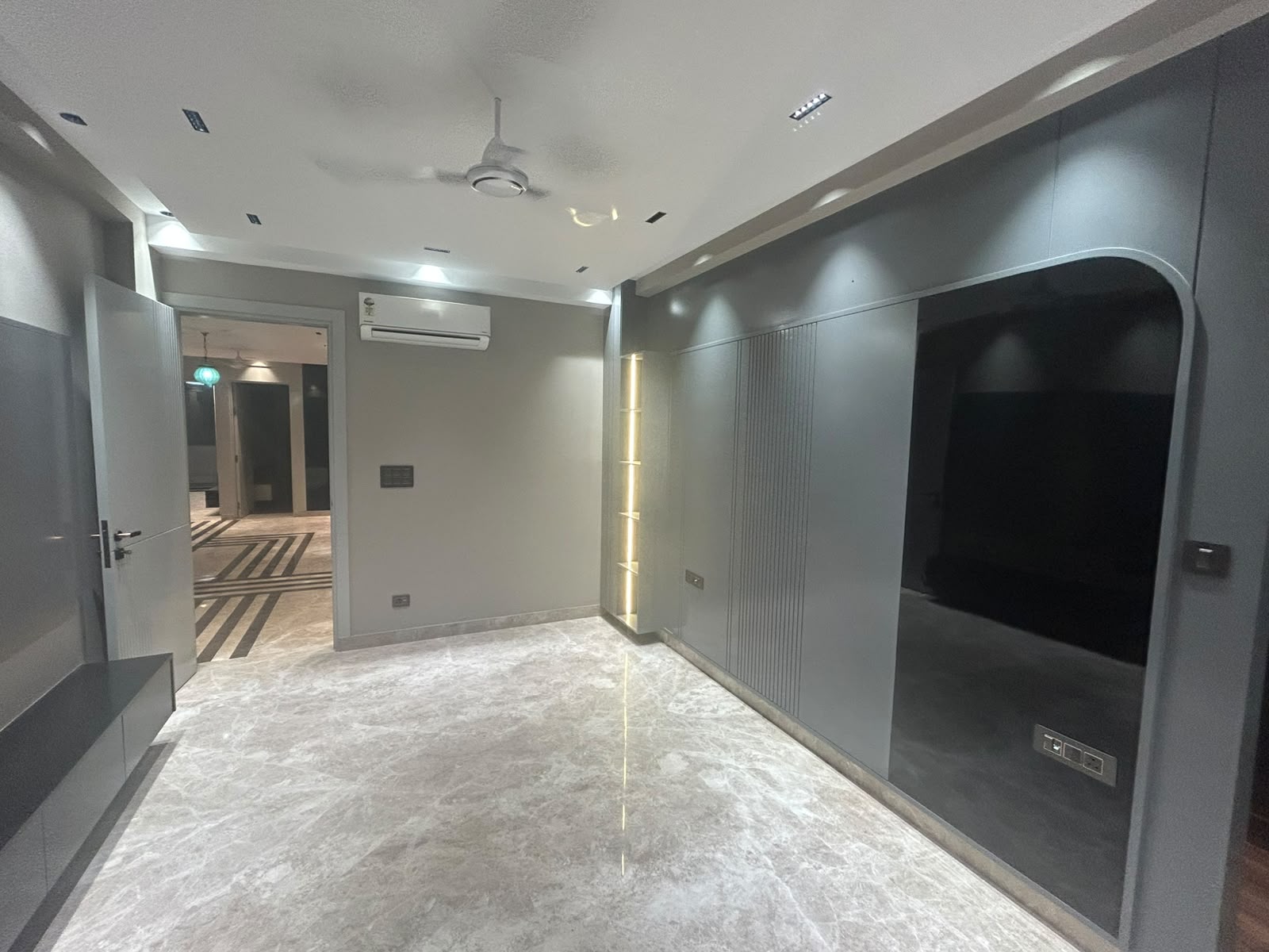 4 BHK Builder Floor for Rent — photo 2 of 6